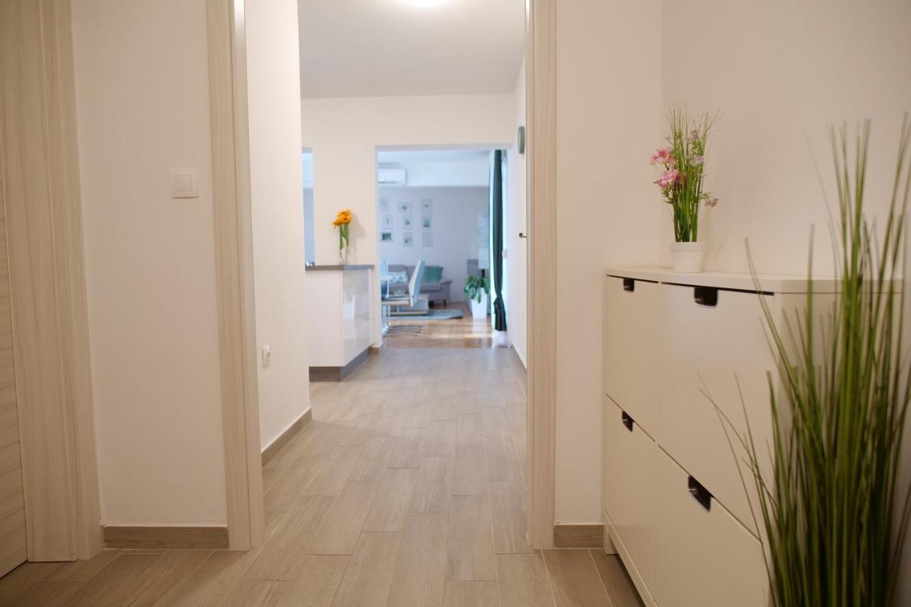 Arena Apartment With 3 Bedrooms In The City Center Pula Exterior foto