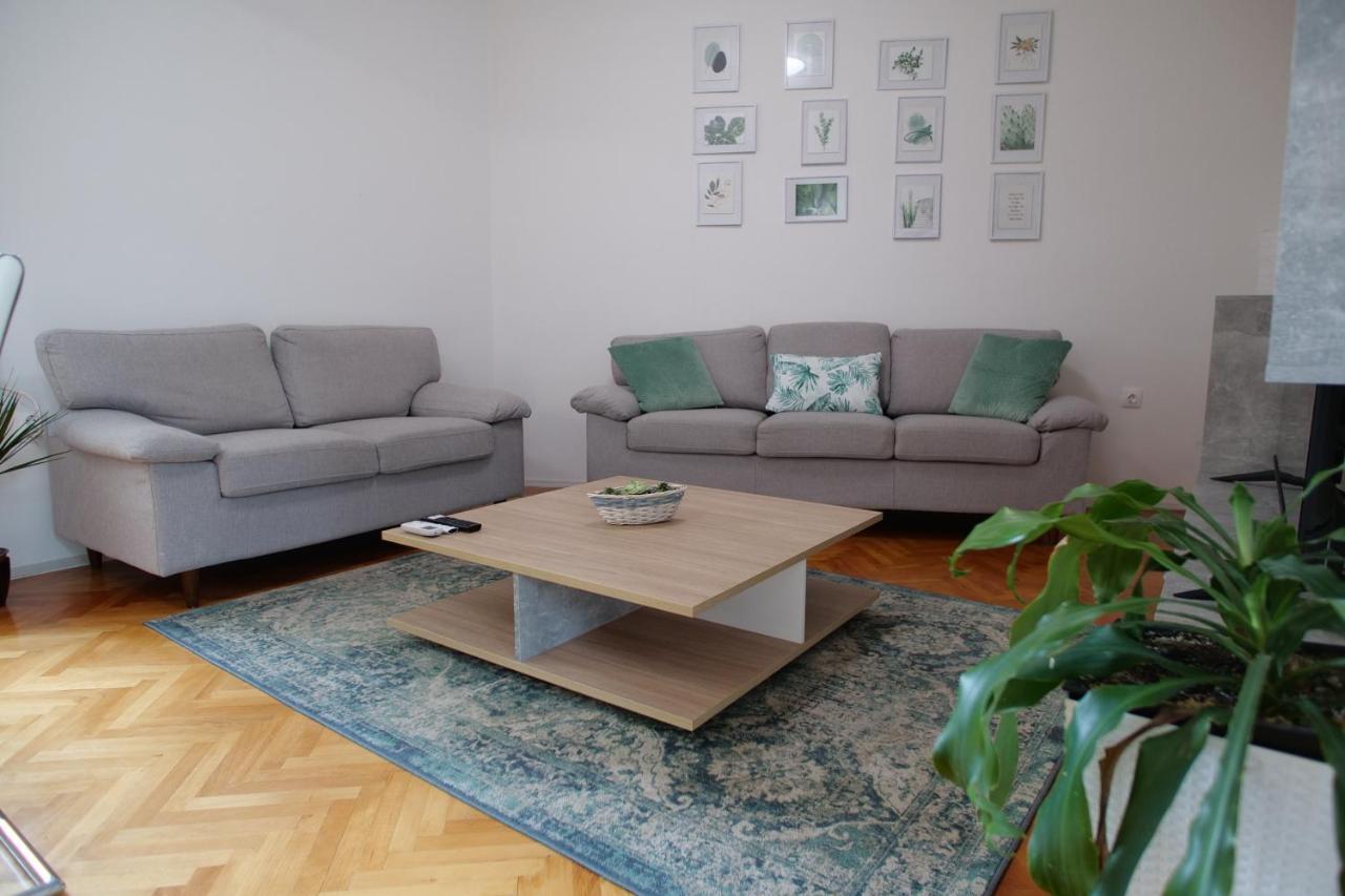 Arena Apartment With 3 Bedrooms In The City Center Pula Exterior foto