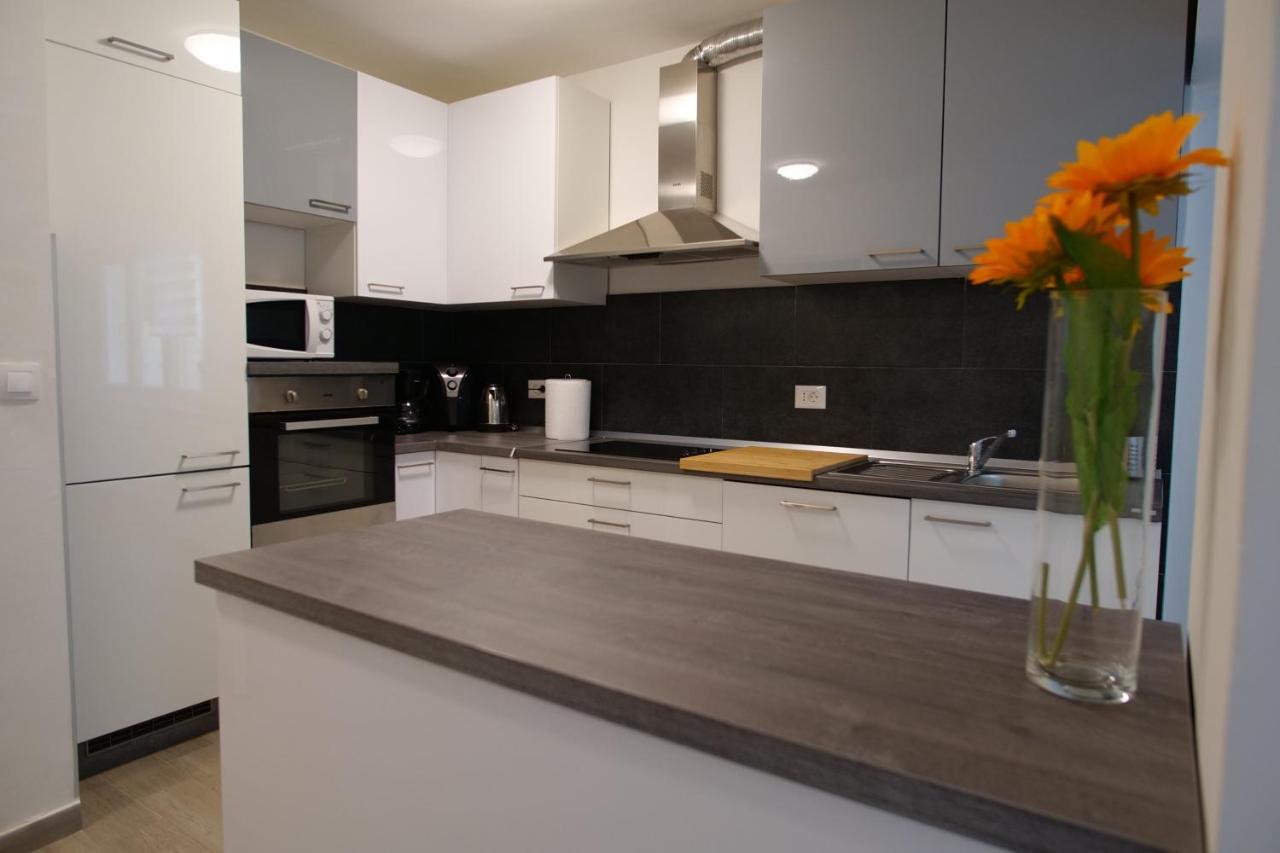 Arena Apartment With 3 Bedrooms In The City Center Pula Exterior foto