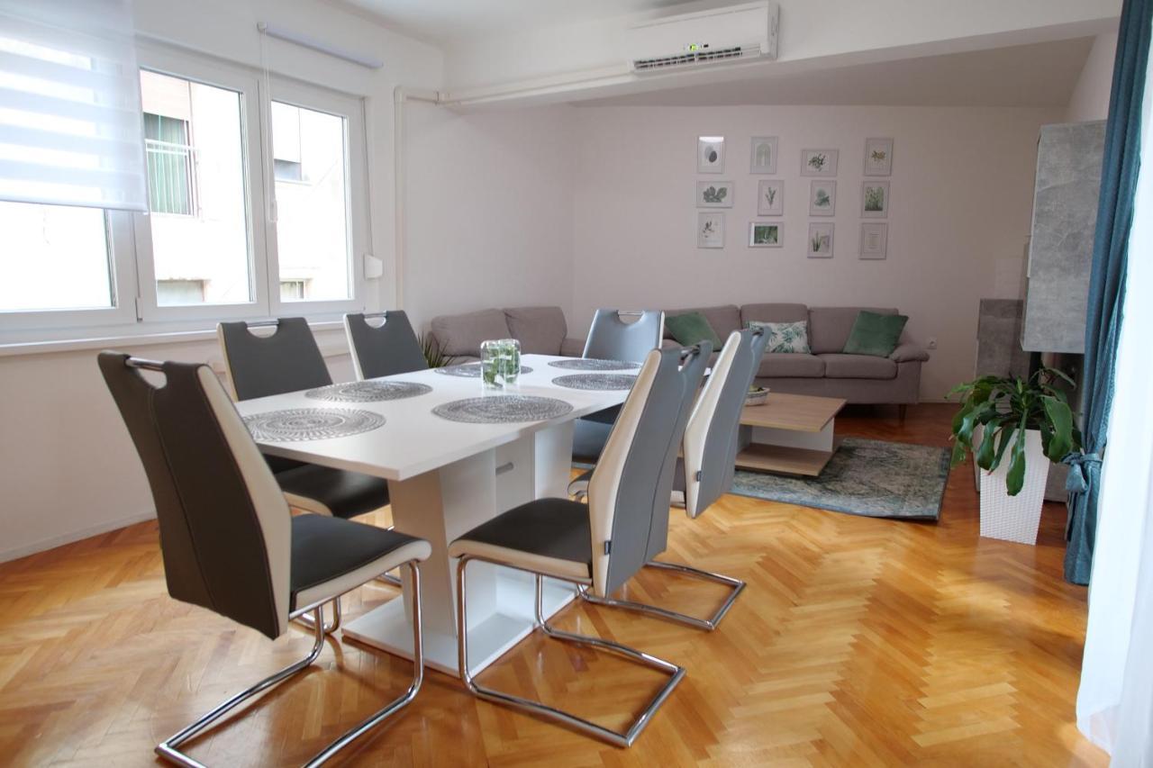 Arena Apartment With 3 Bedrooms In The City Center Pula Exterior foto