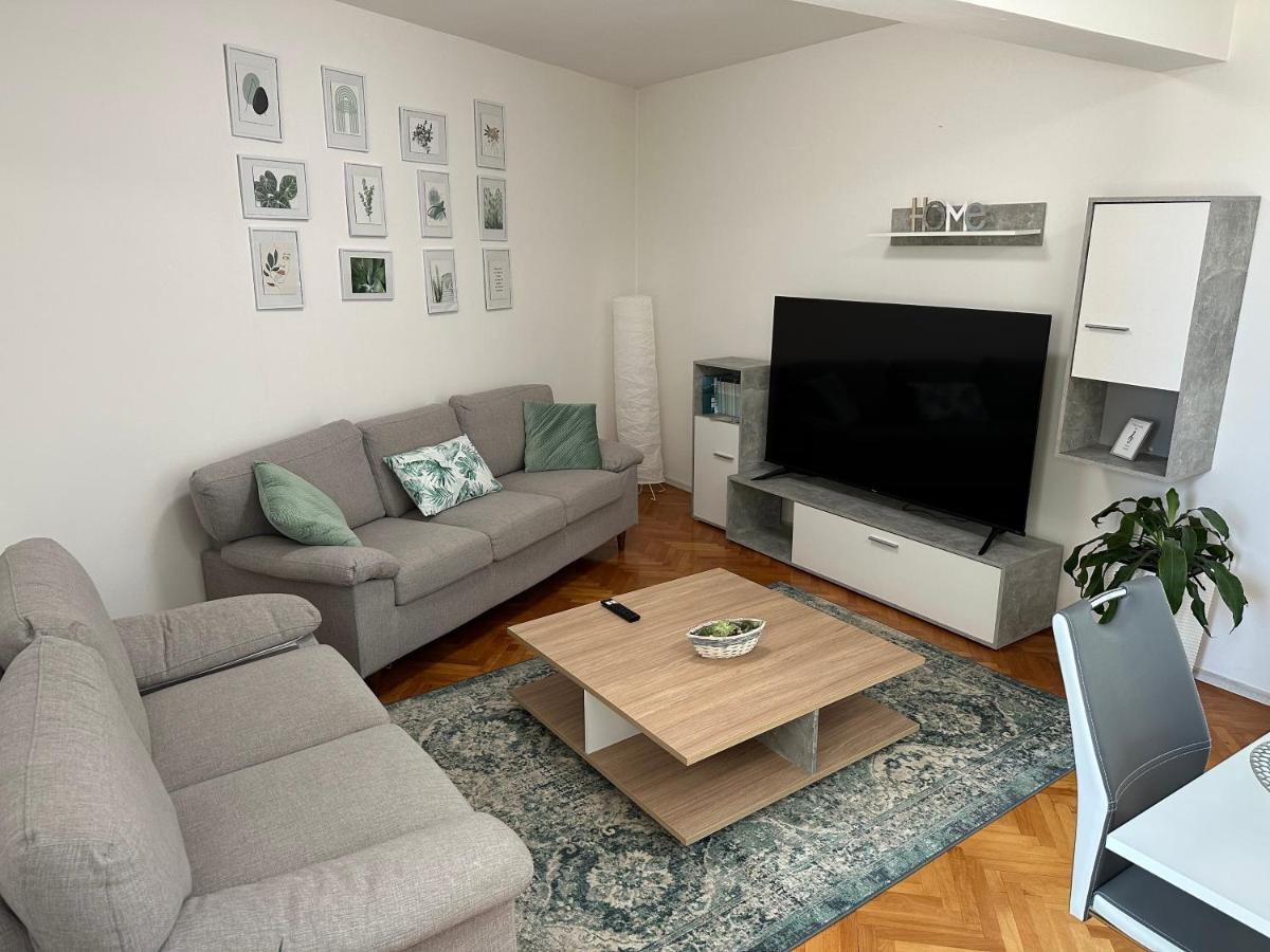 Arena Apartment With 3 Bedrooms In The City Center Pula Exterior foto